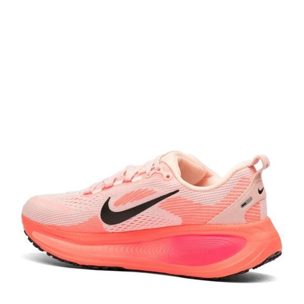 Жіночі кросівки Nike Vomero 18 Pink &mdash; легкі повітропроникні кросівки для бігу та повсякденного носіння Nike Vomero 18 Pink фото